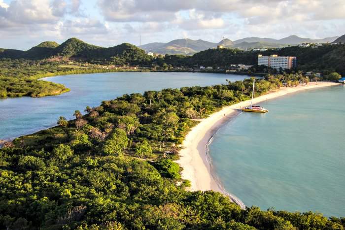 antigua-barbuda-beach
