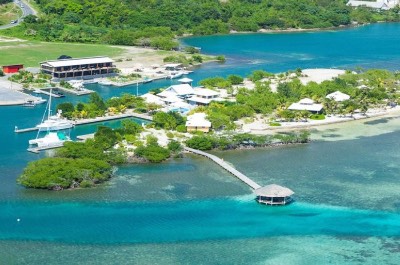 Barefoot Cay Resort in Roatan