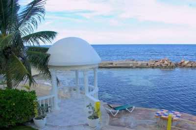 Club Ambiance in Runaway Bay