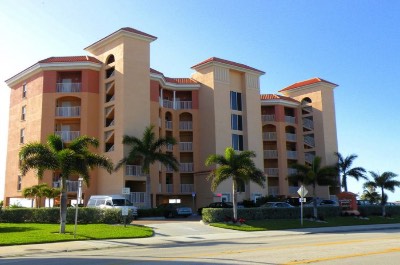 Surf Beach Resort in Treasure Island